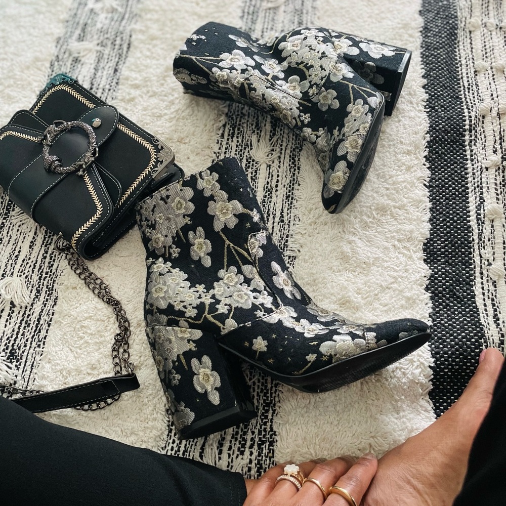 Floral Zip Up Booties Size 7